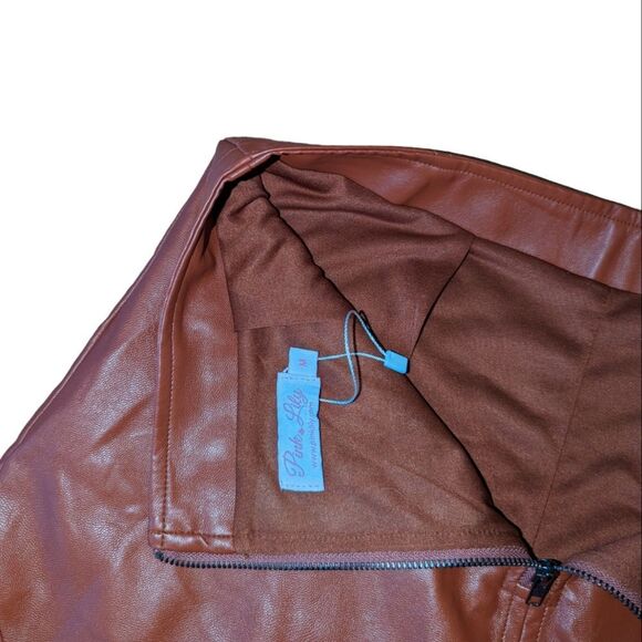 🛍️BROWN  FAUX LEATHER SKIRT SIZE MEDIUM - Picture 2 of 3